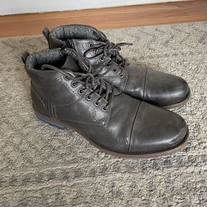 Restoration Mens 9 gray shoes Russell